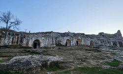 Altınözü Yunushan’da Roma Dönemine Ait Nekropol Alanı Gün Yüzüne Çıkıyor