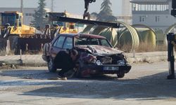 Burdur'da tırla çarpışan otomobildeki 4 kişi yaralandı