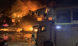 GÜNCELLEME - Adana'da hırdavat dükkanında çıkan yangın kontrol altına alındı