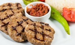 İstanbul’da Köfte Keyfi Yumuşak ve Sulu Nasıl Olur?