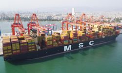 Kapasitesi artırılan Mersin Limanı'nın yeni terminaline 400 metrelik konteyner gemisi yanaştı