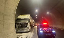 Mersin'de motor kısmında duman yükselen tıra jandarma müdahale etti