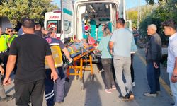 Mersin'de otomobille çarpışan motosikletteki 2 kişi yaralandı