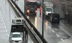 Su Dolu Alt Geçitte 8 Kişi Mahsur Kaldı!