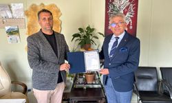 Maaşını TSKGV'ye bağışlayan muhtara teşekkür belgesi