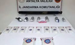 Antalya'da otomobile özel düzenekle gizlenmiş 17 kilogram uyuşturucu ele geçirildi