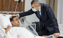 Bakan Tekin'den Mersin'de silahla yaralanan okul müdürüne 'geçmiş olsun' telefonu