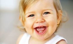 Bebeklerde Diş Çıkarma Süreci: Belirtiler ve Rahatlatan Yöntemler