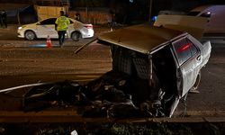 Hatay'da tırla çarpışması sonucu ikiye ayrılan otomobilin sürücüsü yaralandı