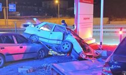 Kontrolden Çıkan Otomobil 3 Araca Çarptı!