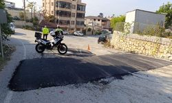 Samandağ'da yaya yolu ve okul önlerine kasis yerleştirildi