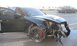 Serik'te 2 otomobilin çarpıştığı kazada 1 kişi yaralandı