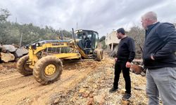 Silifke ilçesinde sağanaktan etkilenen mahallelerde temizlik çalışmaları sürüyor