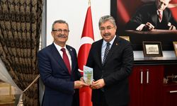 Yeşil Altın Zeytin Festivali’ne Destek Plaketi Vali Yılmaz’a Takdim Edildi