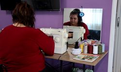 6 ŞUBAT DEPREMLERİNİN ÜÇÜNCÜ YILI - Depremzede kadın, terzilik yaparak engelli babası, oğlu ve 3 kardeşine bakıyor