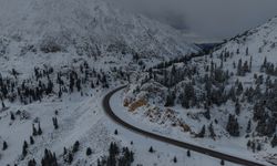 Akdeniz'i İç Anadolu'ya bağlayan Alacabel Geçidi beyaza büründü