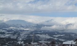 Aladağ ilçesinde kar yağışı etkisini sürdürdü