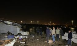 Antalya'nın Aksu ilçesinde çıkan hortumda bir kişi yaralandı