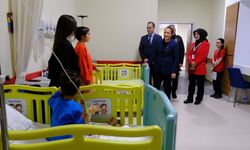 Burdur Valisi Bilgihan, görevi başındaki personeli ziyaret etti