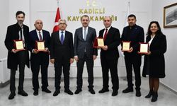 Erdinç Dolu Kadirli’de Eğitime Destek Verenlere Plaket Verdi