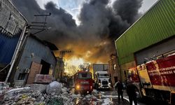 GÜNCELLEME - Mersin'de geri dönüşüm fabrikasının deposundaki yangın kontrol altında