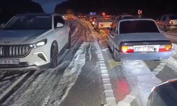 Kaş-Demre kara yolunda dolu ulaşımı aksattı