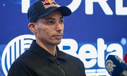 Milli motosikletçi Toprak Razgatlıoğlu, Adana'da sponsorluk anlaşmasını yeniledi