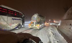 Osmaniye'de kar nedeniyle yolda mahsur kalanları İl Özel İdaresi ve itfaiye ekipleri kurtardı