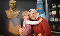 Türkiye'nin ikinci rahim nakli hastası Havva Erdem ve kızı, Rektör Özkan ile bir araya geldi