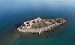 Yumurtalık Ayas Kız Kalesi Tarihi Önemiyle Dikkat Çekiyor