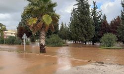 Toprakkale’de Sağanak Hayatı Felç Etti