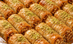 Osmaniye’nin Meşhur Yer Fıstığıyla Yapılıyor İftara Yakışan Yer Fıstıklı Burma Tatlısı Tarifi