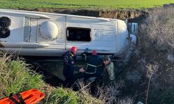 Adana'da dereye düşen öğrenci servisindeki 9 kişi yaralandı