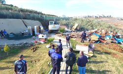 Adana'da göl kıyısındaki kaçak yapılar kaldırılıyor