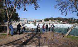 Adana'daki Seyhan Barajı'ndan kontrollü su tahliyesi sürüyor