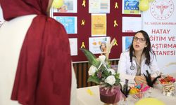 Antakya'da 'Uluslararası Çocukluk Çağı Kanseri Günü' kapsamında stant açıldı