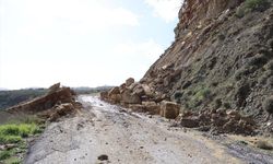 Antalya'da heyelan nedeniyle kapanan yollar çalışmaların ardından ulaşıma açıldı