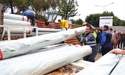 Antalya'da hortum ve fırtınadan zarar gören üreticiye sera naylonu dağıtıldı