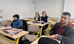 Aynı sırada 12 yıl eğitim gören ikizler, şimdi de EKPSS'ye birlikte hazırlanıyor