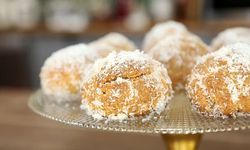 Fırınsız Tatlı Arayanlara! Çay Saatine Pratik Lezzet Tarçınlı Elmalı Top Tarifi