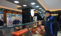 Erdemli ilçesinde zabıta ekipleri gıda ürünü satan işletmeleri denetledi