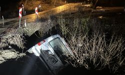 Feke'de dereye düşen hafif ticari aracın sürücüsü yaralandı