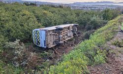 Hatay'da ağaçlık alana devrilen öğrenci servisindeki 9 kişi yaralandı