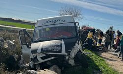 Kadirli’de Minibüs ile Otomobil Çarpıştı 3 Yaralı