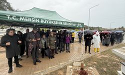 Keman sanatçısı Laçin Akyol, Mersin'deki mezarı başında anıldı