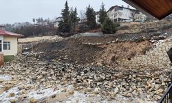 Mersin'de sağanağın etkisiyle bir evin istinat duvarı yıkıldı