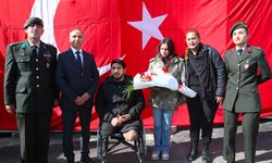 MSB'nin girişimleriyle afetzede genç kız, kendisine parka veren albayla buluştu