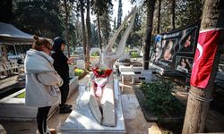 Özgecan Aslan ölümünün 11. yılında Mersin'deki mezarı başında anıldı