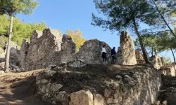 3 bin yıllık antik kentte 'kıskanan çatlasın' yazılı mozaik bulundu