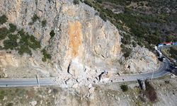 Mersin - Antalya Karayolu Heyelan Yolu Kapattı